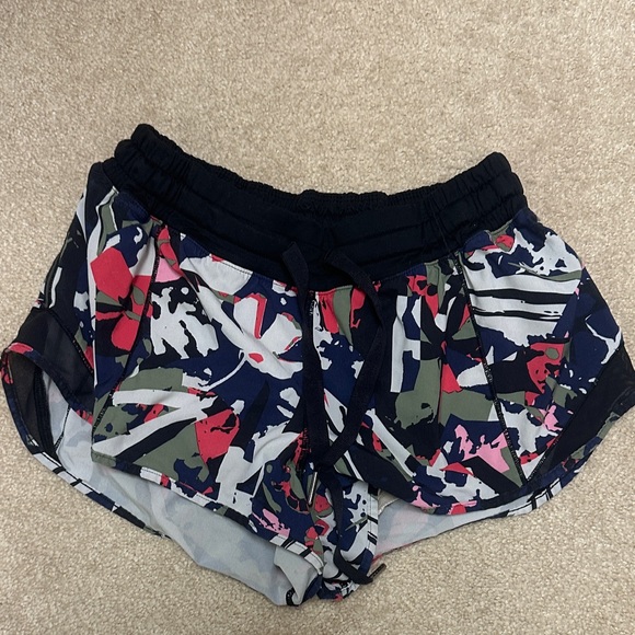 Lululemon hotty hot shorts - Picture 1 of 4